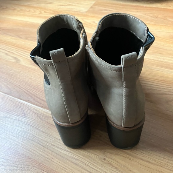 Heeled boots - Picture 3 of 4